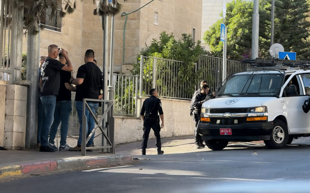 الاحتلال يقتحم مجمع النقابات بالقدس ويدْهم مناطق عدة بالضفة الغربية