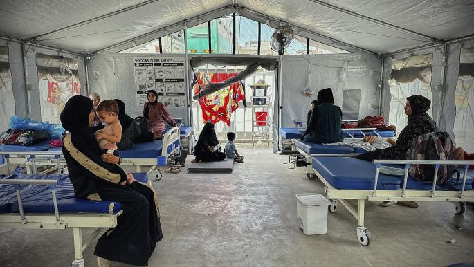إصابة فلسطينيين بأعراض مرض مجهول في غزة