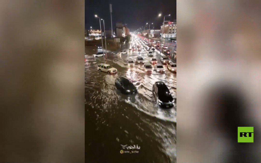 أمطار غزيرة تتسبب بفيضانات مفاجئة جنوب غرب السعودية