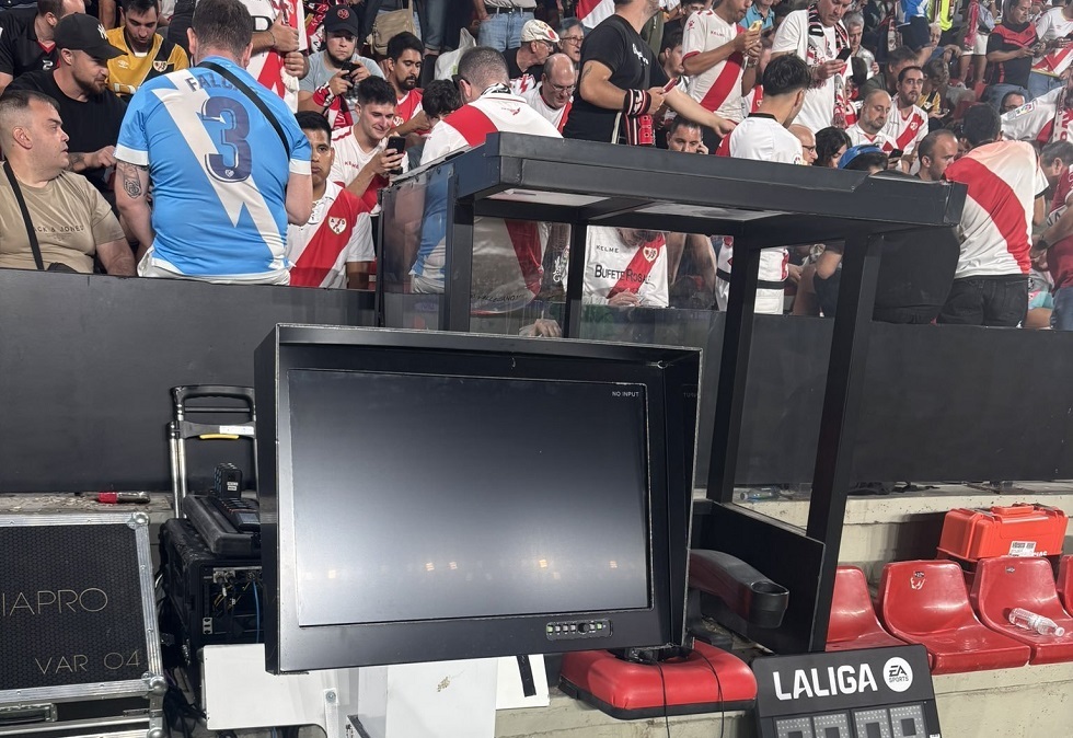 تعطل “VAR”.. ركلة جزاء لامين جمال تثير الجدل