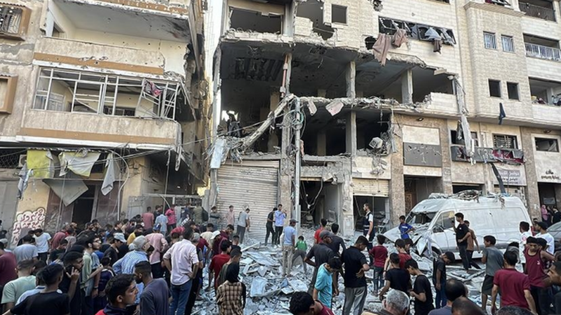 “سياسة الأرض المحروقة”.. إسرائيل فجرت 80 روبوتًا بمنازل مدنيين في غزة