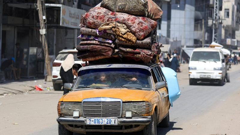 خطة ترمب إلى الواجهة من جديد.. صحيفة تكشف خبايا مشروعه لتهجير الغزيين