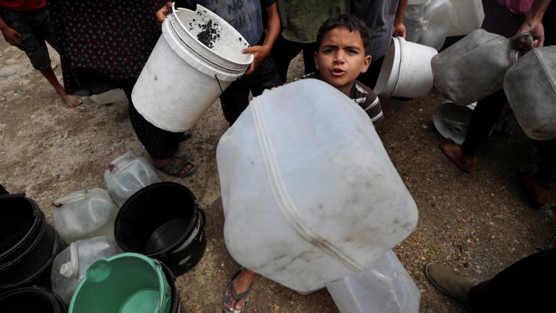 الاحتلال يمنع المياه عن الفلسطينيين.. مخطط تجفيف الأرض لتهجير سكانها