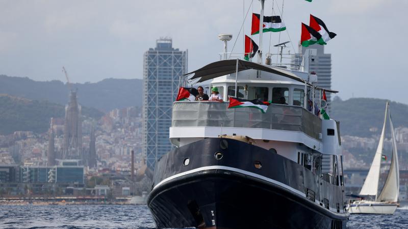 إحدى سفن أسطول الصمود العالمي