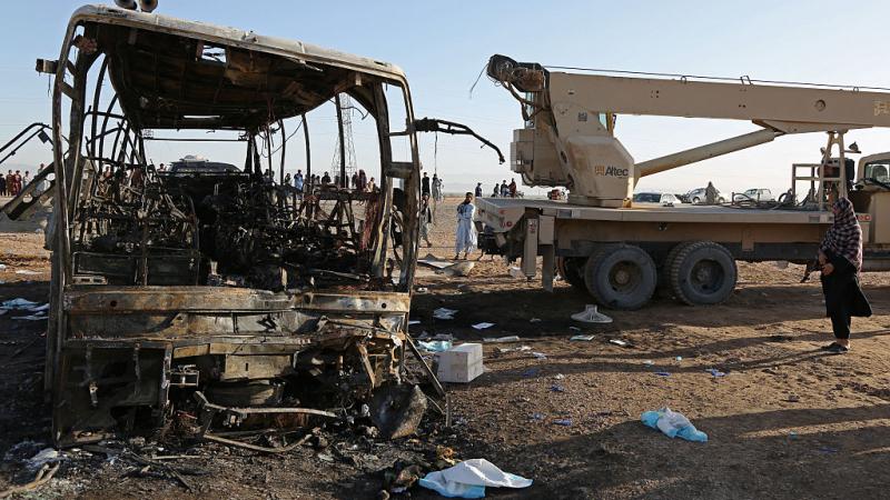 كارثة على طرقات أفغانستان.. مقتل 25 شخصًا بانقلاب حافلة في كابُل