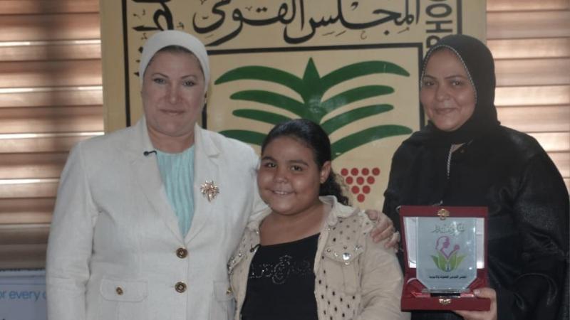الطفلة هايدي “سفيرة الرحمة” تبهر المصريين بكرمها.. ماذا فعلت؟