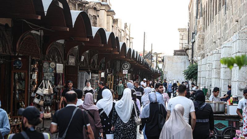 نتائج المؤشر العربي 2025.. كيف يقيّم السوريون واقعهم وأداء حكومتهم؟