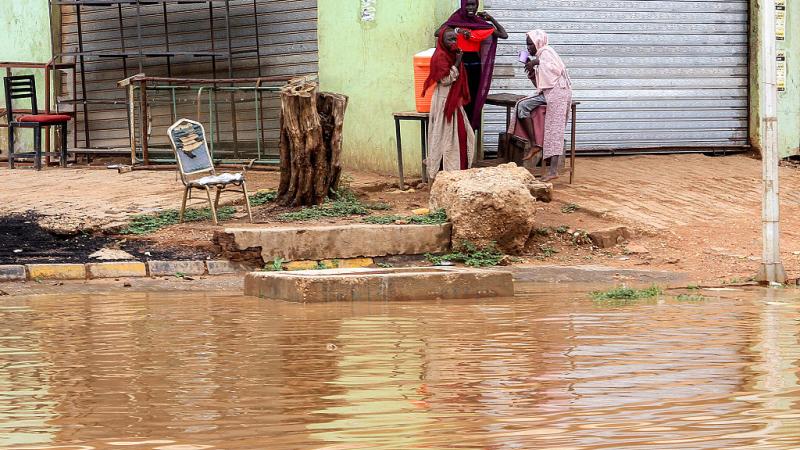 دمرت منازل.. الأمطار والسيول تشرّد 2800 شخص شرقي السودان