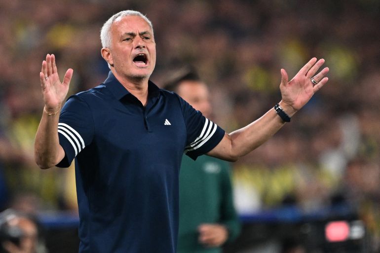 Fenerbahce's Portuguese head coach Jose Mourinho reacts during the UEFA Champions League play off first leg football match between Fenerbahce (TUR) and Benfica (POR) at the Fenerbahce Sukru Saracoglu Sport Complex in Istanbul on آب 20, 2025. (Photo by Ozan KOSE / AFP)