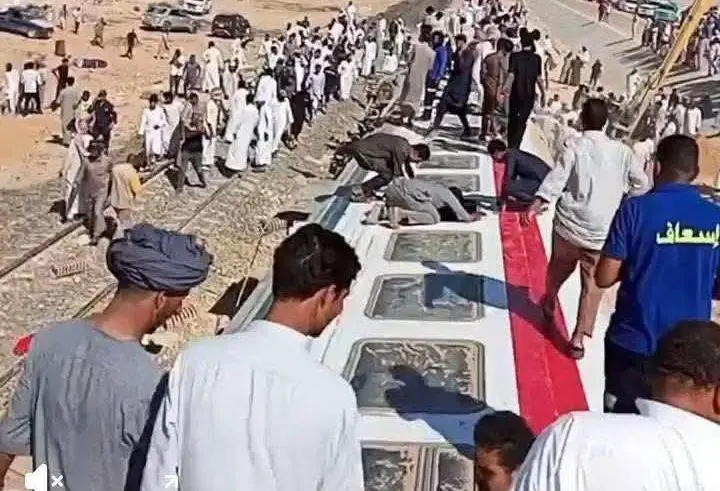 “أسوأ من قطار الموت” غضب وانتقادات بعد انقلاب “قطار مطروح” غربي مصر