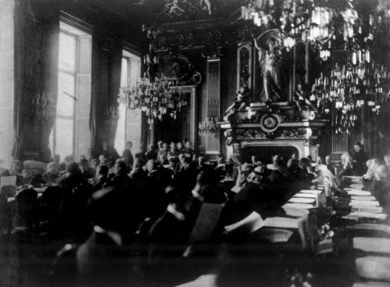 Paris Peace Conference, to negotiate post World War I peace treaties at the Quai D'Orsay, Paris, Raymond Poincare, President of France, top left, Official U.S. Signal Corps photo, كانون الثاني 18, 1919.
