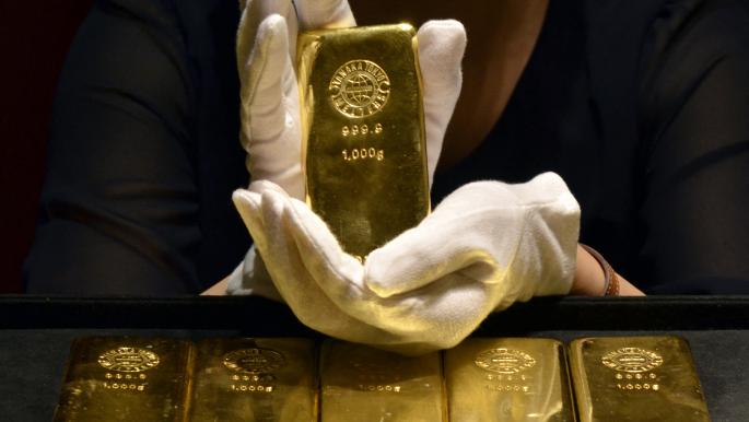 الذهب يتفوق على الدولار والبنوك المركزية تفضله على السندات الأميركية