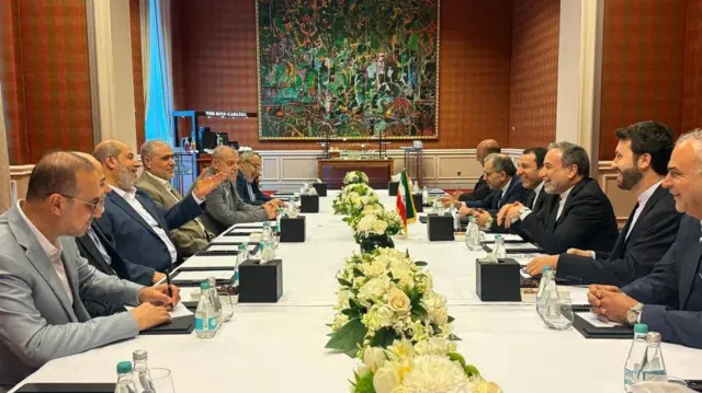 عباس عراقجي يلتقي وفداً من حركة حماس في الدوحة 