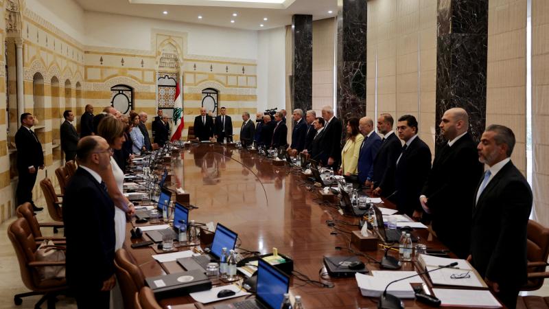 الحكومة اللبنانية تجتمع غدًا.. ما هو شرط وزراء حزب الله لحضور الجلسة؟