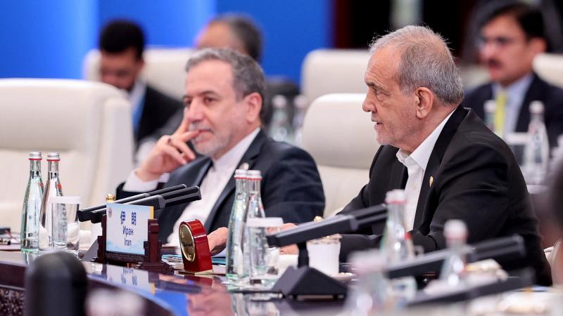 الرئيس الإيراني مسعود بزشكيان في قمة منظمة شنغهاي- رويترز