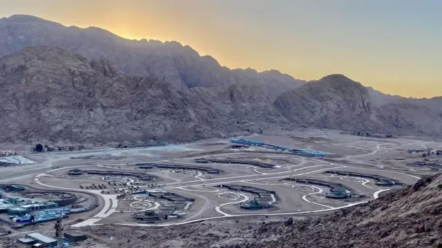 صورة تظهر أحد مشاريع التطوير قيد الإنشاء في وادي الراحة جنوبي سيناء.