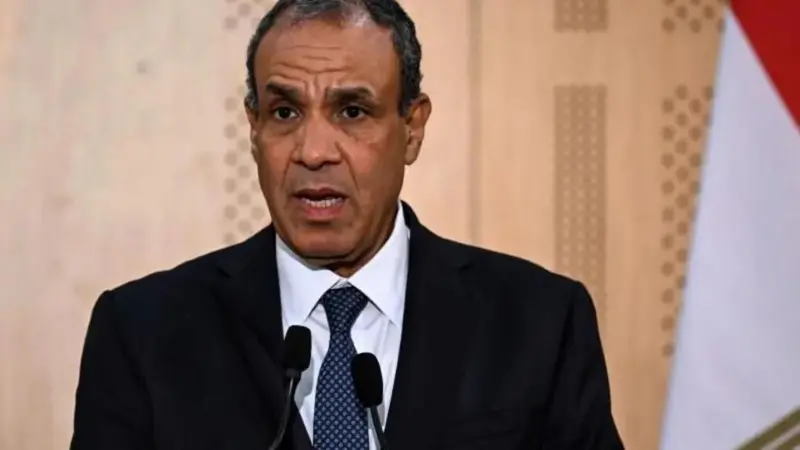 بريطانيا تغلق سفارتها في القاهرة “مؤقتاً” بعد إزالة السلطات المصرية الحواجز الأمنية من أمامها. فما القصة؟
