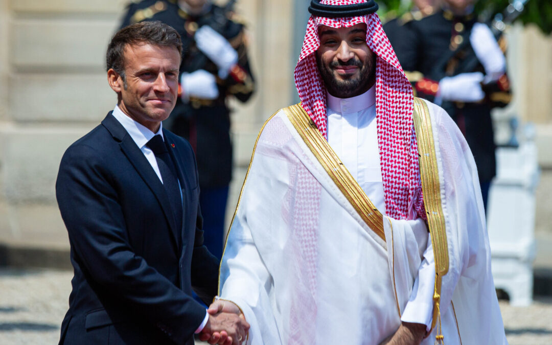 بن سلمان لماكرون: نؤكد موقفنا الداعي لوقف فوري للحرب في غزة وإدانتنا أي إجراءات تقوض حل الدولتين