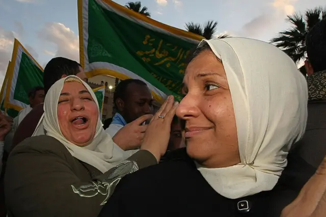 سيدات يزغردن ويحتفلن بالمولد النبوي في القاهرة 9 آذار/آذار 2009.