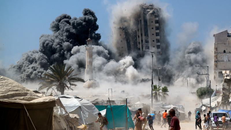 الاحتلال توعد بتدمير مزيد من المباني في غزة.. كيف برر قصفه لبرج مشتهى؟