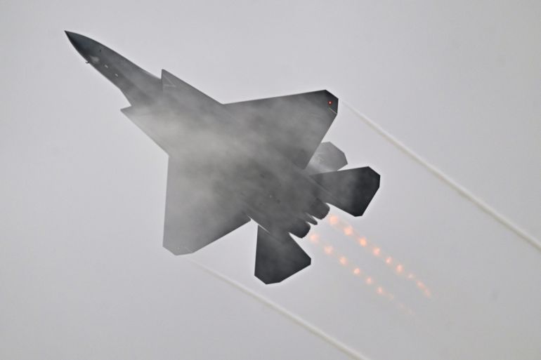 مقاتلة صينية من طراز شنيانغ J-35A في تشوهاي بمقاطعة غوانغدونغ جنوب الصين، في 15 تشرين الثاني/تشرين الثاني 2024