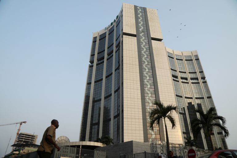 FILE PHOTO: The headquarters of the African Development Bank (AfDB) are pictured in Abidjan, Ivory Coast, كانون الثاني 30, 2020.REUTERS/Luc Gnago/File Photo