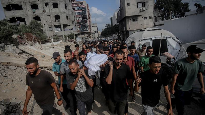 عشرات الشهداء بينهم صحفي بغزة.. مصر تدعو لإلزام إسرائيل بمقترح الهدنة
