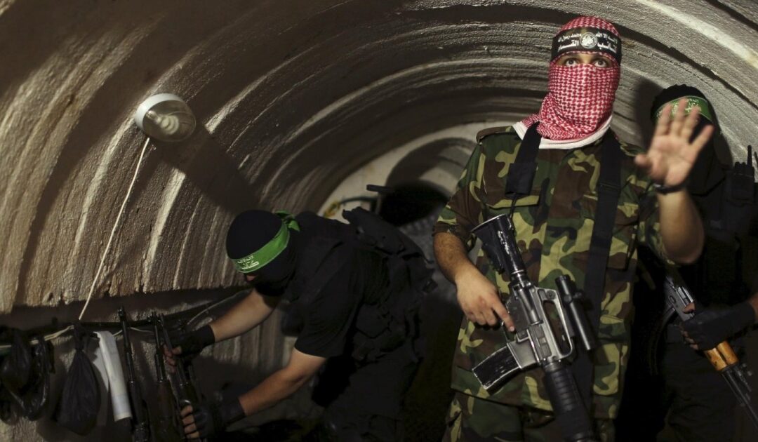 عسكريون إسرائيليون: القسام ترمم أنفاق القتال بغزة