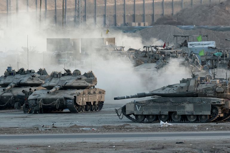 Israeli army tanks are positioned in southern Israel on the border with the Gaza Strip, on أيلول 3, 2025.