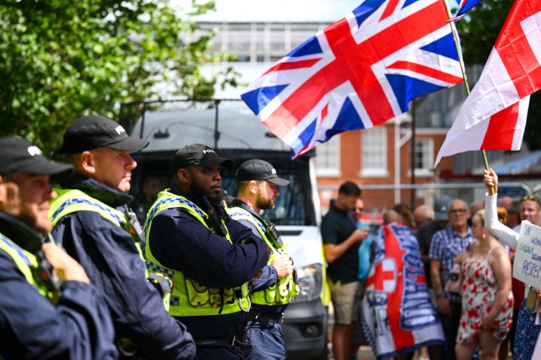 BOURNEMOUTH, ENGLAND - AUGUST 09: Police are seen with anti illegal immigration protesters as they demonstrate outside The Roundhouse hotel, on آب 09, 2025 in Bournemouth, England. Protesters and counter-protesters have gathered outside hotels being used to house asylum seekers in recent weeks, as tensions flare over the government's policies on illegal migration, which has reached record numbers this summer. Some far-right politicians and campaigners have faced allegations of fanning the flames by spreading misleading data on crimes committed by foreign nationals, following isolated reports of migrant arrests in connection to sexual assault charges. (Photo by Finnbarr Webster/Getty Images)