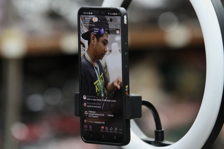 Live streaming sale of wedding dresses through the social media platform TikTok at the Beringharjo market, Yogyakarta, Indonesia on تموز 4, 2023.