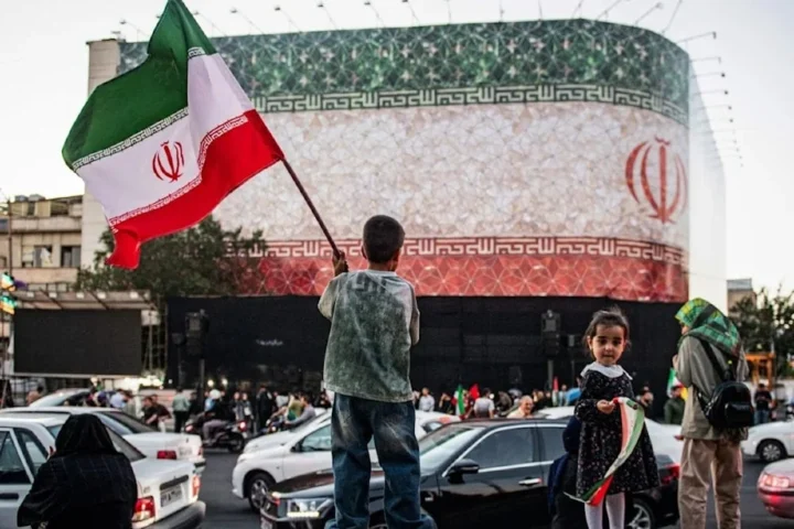 “تسنيم” تكشف بنود تفاهم طهران وواشنطن لإجلاء القوات الأميركية ورفع العقوبات