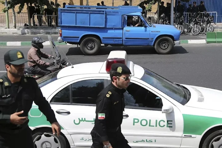 إيران تعلن توقيف 126 عنصراً من شبكات الشغب المسلح.. وتعتقل جاسوساً لـ”إسرائيل”