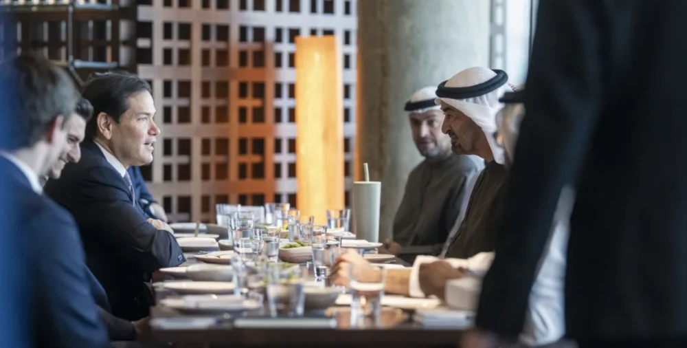 الإمارات: روبيو يناقش مع ابن زايد أمن مضيق هرمز والتفاهم مع إيران