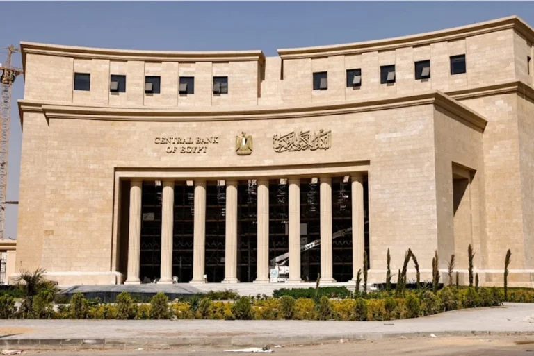 المركزي المصري: ارتفاع تحويلات المصريين بالخارج إلى 39.2 مليار دولار خلال 10 أشهر
