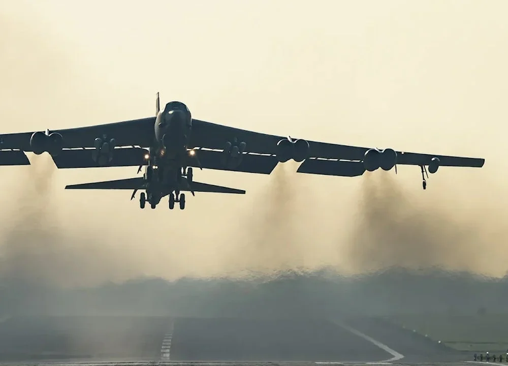 تحطم قاذفة “بي-52” استراتيجية في كاليفورنيا الأميركية (فيديو)