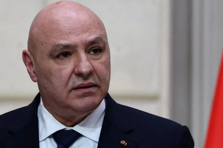 عون: لن ننسحب من المفاوضات المباشرة مع “إسرائيل” رغم الضغوط