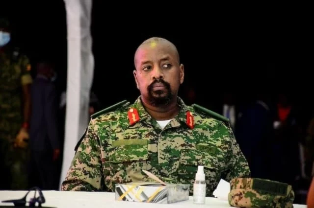 قائد الجيش الأوغندي يأمر بإغلاق مؤسسات إعلامية في البلاد