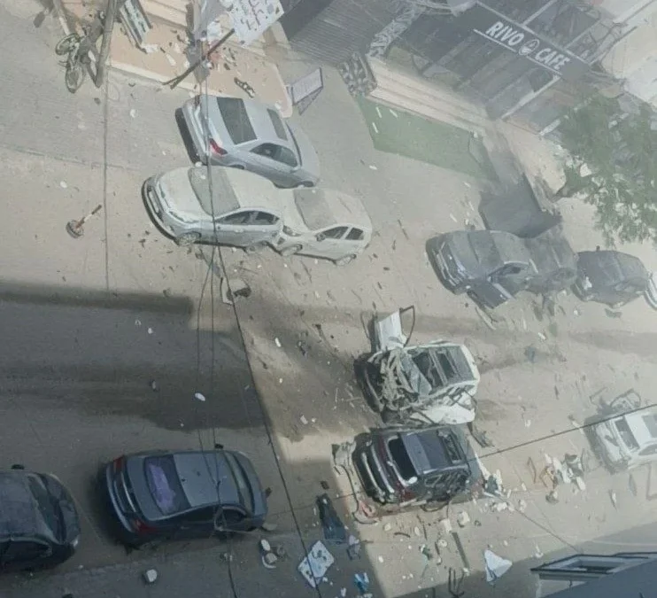 قصف جوي إسرائيلي عنيف في غزة: شهداء وجرحى في عدوان استهدف سيارات مدنية