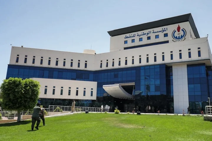 ليبيا توقع اتفاقات تقاسم إنتاج مع شركات طاقة دولية لتعزيز الاستثمار في قطاع النفط
