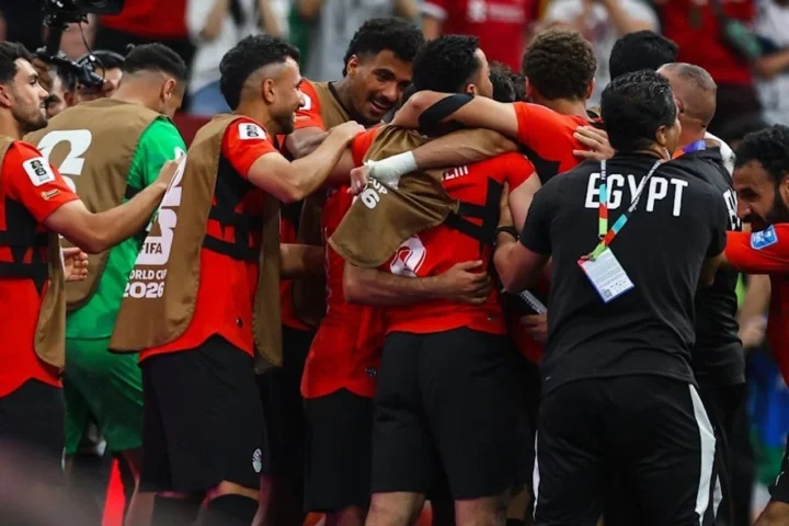 مصر تتجاوز نيوزيلندا وتكتب التاريخ بأول انتصار في تاريخ كأس العالم (فيديو)