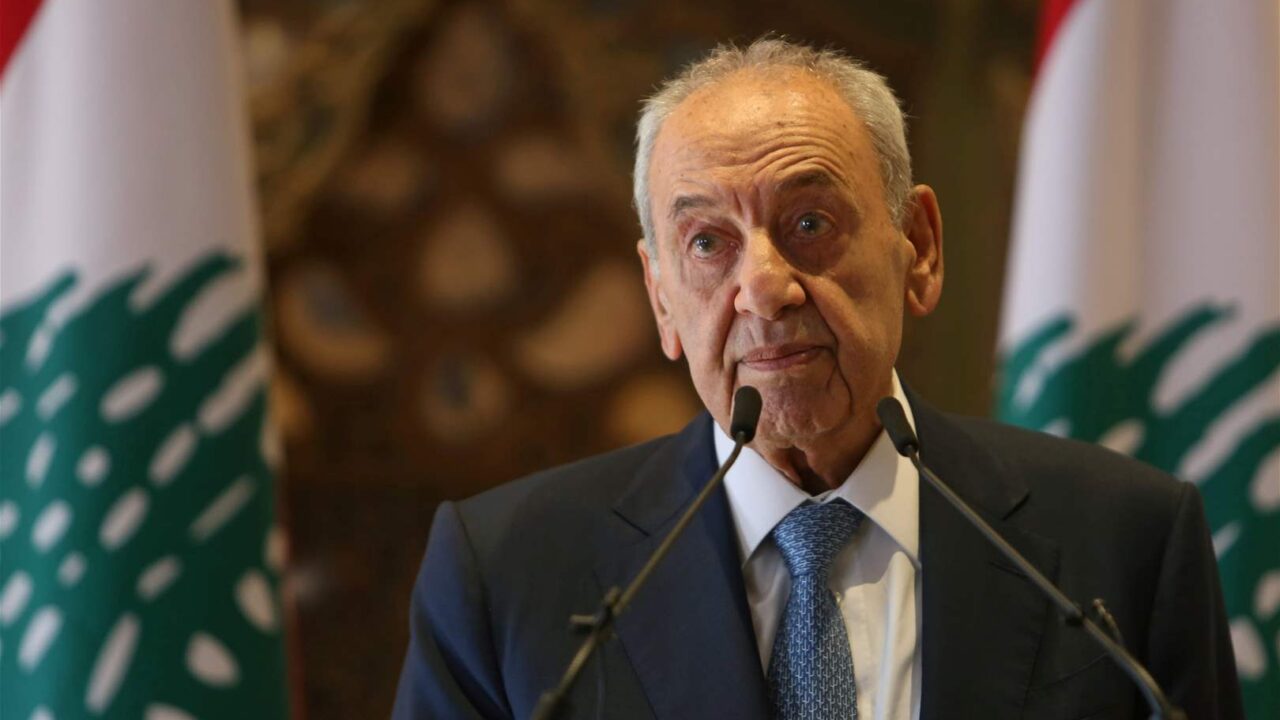 الرئيس نبيه بري: مواقف أبناء وفعاليات القرى الحدودية يعكس أصالة انتمائهم الوطني الأصيل الذي لن يساوموا عليه تحت أي ظرف من الظروف.