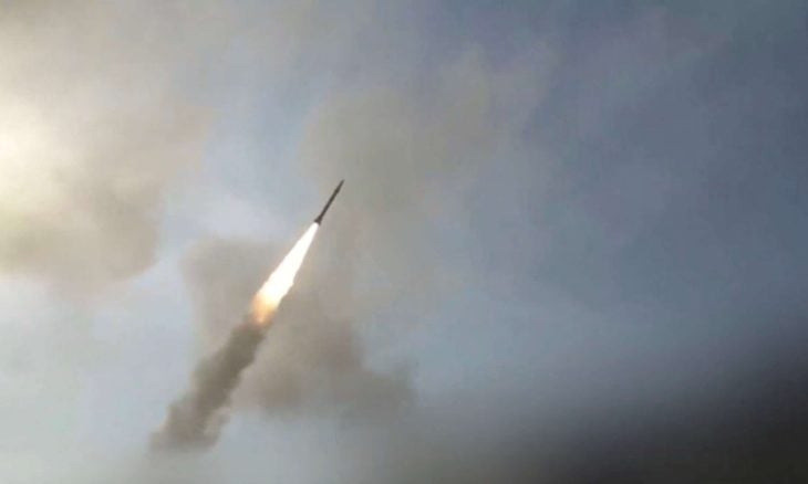صحيفة إسرائيلية: لماذا توسع إيران هجماتها إلى الأردن.. رسالة إلى لبنان أيضاً؟