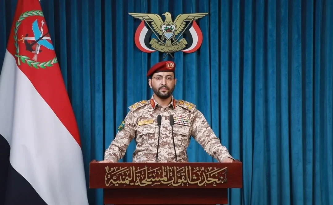 محذرةً شركات الطيران من العبور في أجواء السعودية.. القوات اليمنية تستهدف مطار أبها رداً على العدوان