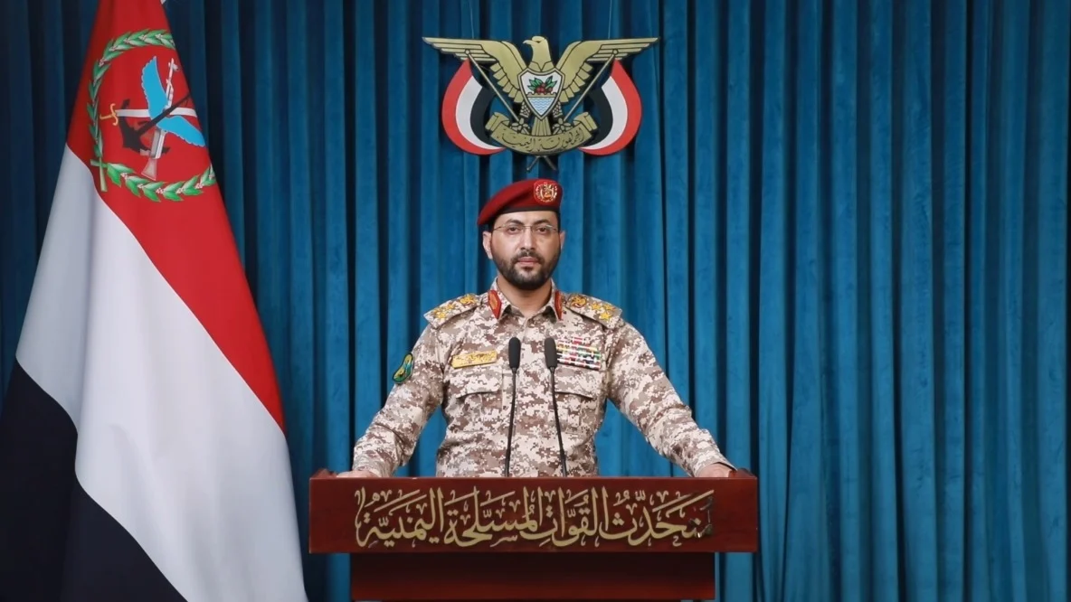 محذرةً شركات الطيران من العبور في أجواء السعودية.. القوات اليمنية تستهدف مطار أبها رداً على العدوان