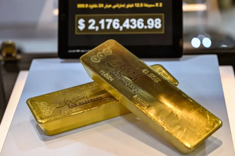الذهب يتجه لتسجيل ارتفاع أسبوعي بعد تراجع التوقعات برفع الفائدة