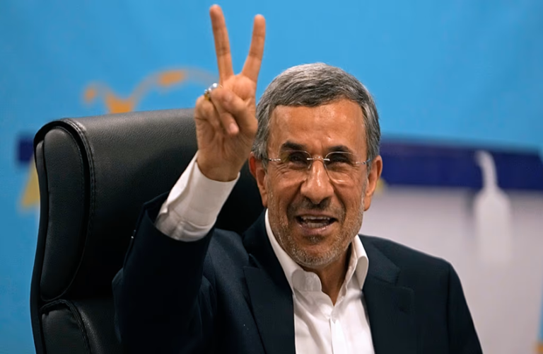 مكتب أحمدي نجاد يرد على تقرير صحيفة “نيويورك تايمز” بشأن الإقامة الجبرية وعلاقته بالموساد