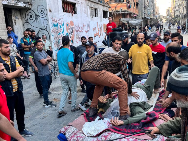 شهداء وجرحى في اعتداءات إسرائيلية على غزة.. ومجزرة بالمشيّعين في مخيم النصيرات