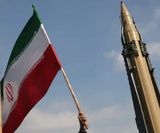 “تسنيم”: إيران تستهدف قواعد أميركية في المنطقة بالصواريخ والمسيرات