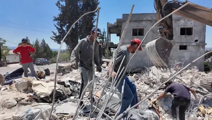 الاحتلال يروج لهما “منطقتين تجريبيتين”.. نازحون يعودون إلى بلدتي فرون والغندورية